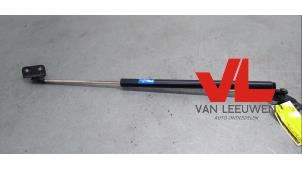 Used Rear gas strut, left Suzuki Wagon-R+ (RB) 1.3 16V Price € 10,00 Margin scheme offered by Van Leeuwen Auto Onderdelen