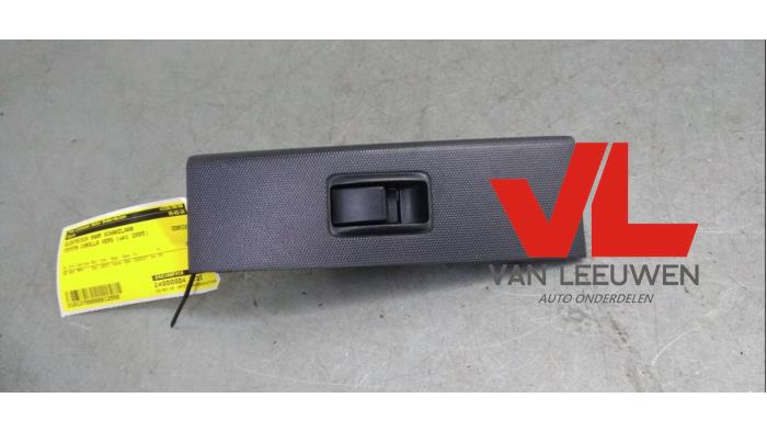 Usados Interruptor de ventanilla eléctrica Toyota Corolla Verso (R10/11) 2.2 D-4D 16V Cat Clean Power Precio € 8,00 Norma de margen ofrecido por Van Leeuwen Auto Onderdelen