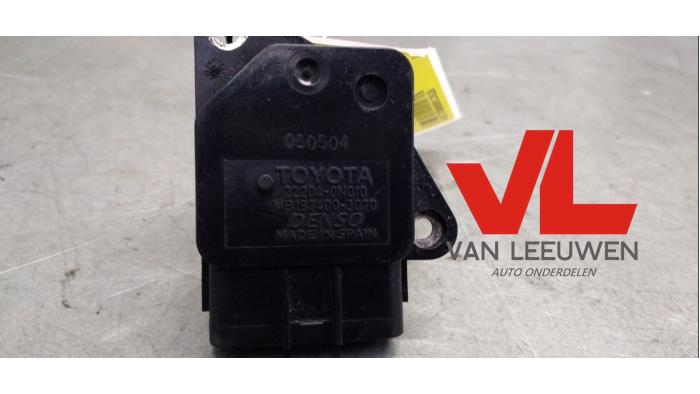 Luftmassenmesser van een Toyota Corolla Verso (R10/11) 2.2 D-4D 16V Cat Clean Power 2005