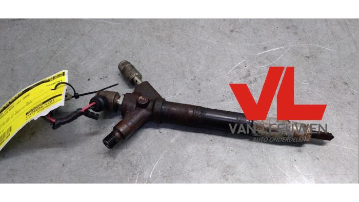 Injector (diesel) from a Toyota Corolla Verso (R10/11) 2.2 D-4D 16V Cat Clean Power 2005