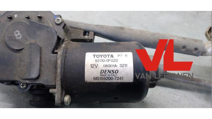 Silnik i mechanizm wycieraczki z Toyota Corolla Verso (R10/11) 2.2 D-4D 16V Cat Clean Power 2005