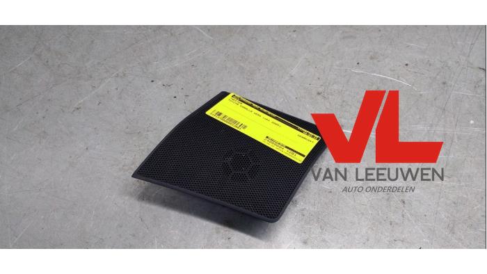 Begagnade Diskanthögtalare Toyota Corolla Verso (R10/11) 2.2 D-4D 16V Cat Clean Power Pris € 12,00 Marginaltabell erbjuds av Van Leeuwen Auto Onderdelen