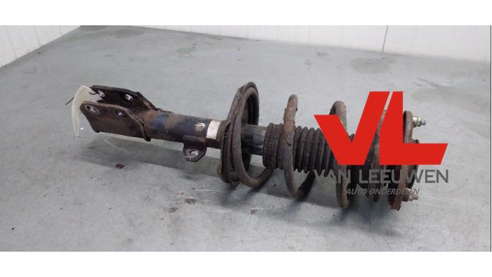 Fronts shock absorber, left from a Toyota Corolla Verso (R10/11) 2.2 D-4D 16V Cat Clean Power 2005
