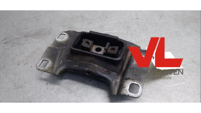 Engine mount from a Ford Focus 2 Wagon 1.6 16V 2008