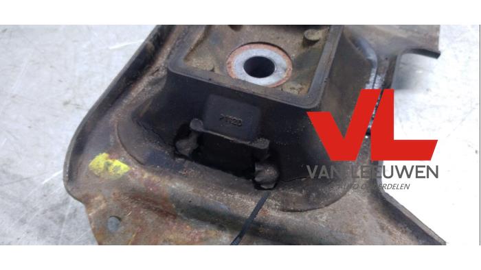 Engine mount from a Ford Focus 2 Wagon 1.6 16V 2008