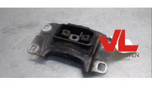 Engine mount from a Ford Focus 2 Wagon 1.6 16V 2008