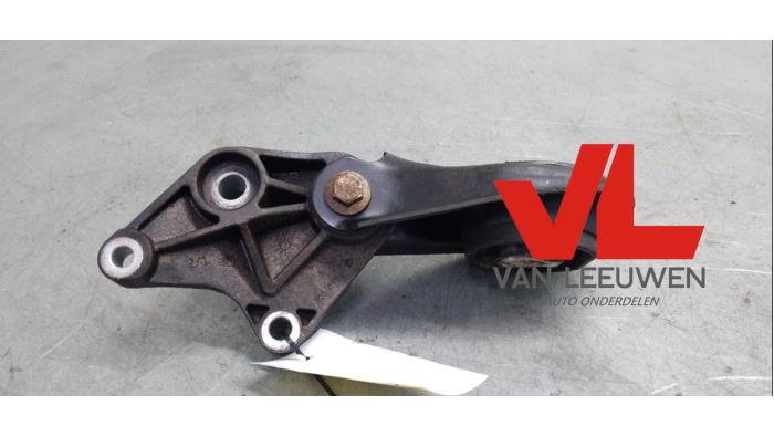 Used Engine mount Ford Focus 2 Wagon 1.6 16V Price € 12,00 Margin scheme offered by Van Leeuwen Auto Onderdelen