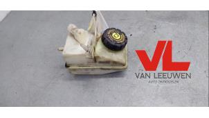 Usados Depósito de líquido de freno Renault Espace (JK) 3.5 V6 24V Grand Espace Precio € 10,00 Norma de margen ofrecido por Van Leeuwen Auto Onderdelen