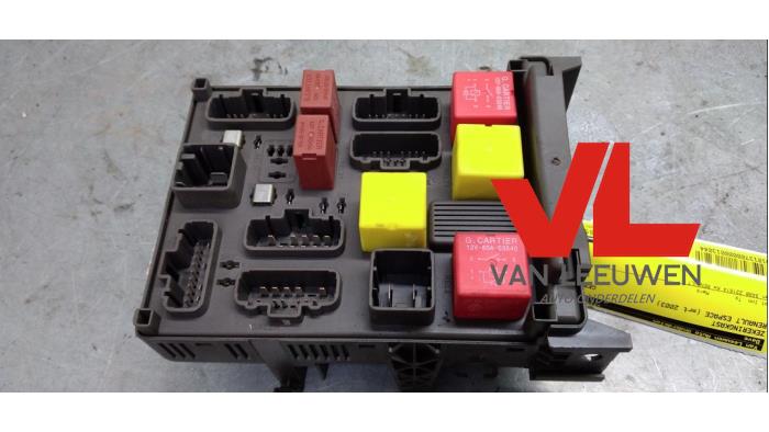 Begagnade Säkringsbox Renault Espace (JK) 3.5 V6 24V Grand Espace Pris € 50,00 Marginaltabell erbjuds av Van Leeuwen Auto Onderdelen
