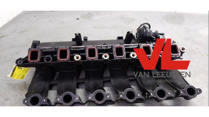 Intake manifold from a BMW 3 serie Touring (E91) 330d 24V 2006