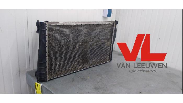 Usagé Radiateur BMW 3 serie Touring (E91) 330d 24V Prix € 28,00 Règlement à la marge proposé par Van Leeuwen Auto Onderdelen