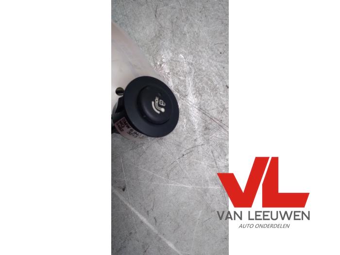 Switch for retractable tow bar – 6942608