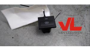 Used Frontscreen heating switch Ford Focus C-Max 1.8 16V Price € 7,00 Margin scheme offered by Van Leeuwen Auto Onderdelen
