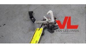 Used Bonnet lock mechanism Peugeot 3008 I (0U/HU) 1.6 VTI 16V Price € 25,00 Margin scheme offered by Van Leeuwen Auto Onderdelen