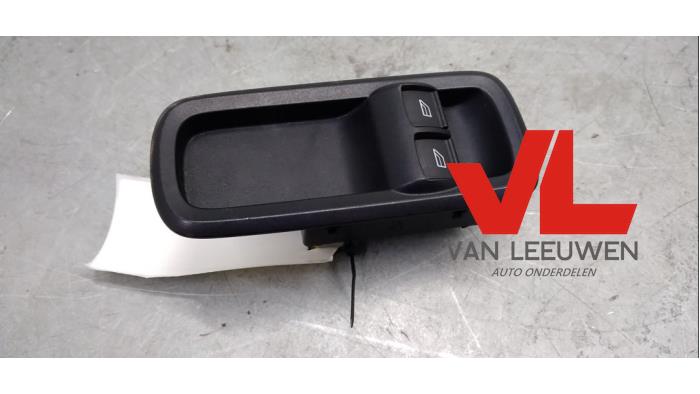 Usados Interruptor combinado de ventanillas Ford Fiesta 6 (JA8) 1.4 16V Precio € 15,00 Norma de margen ofrecido por Van Leeuwen Auto Onderdelen