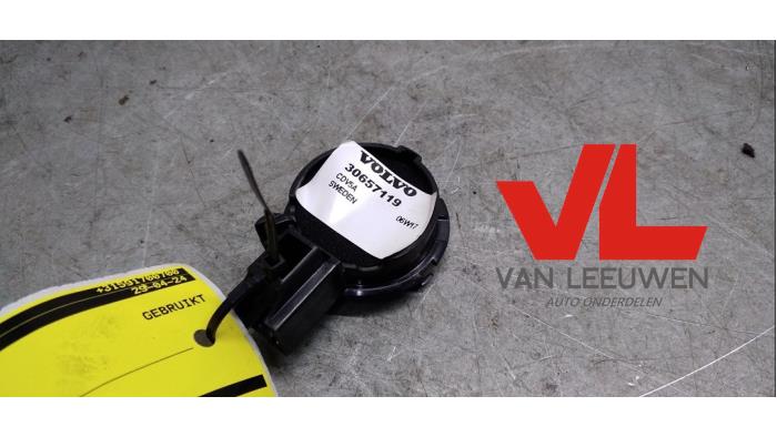 Begagnade Diskanthögtalare Volvo V50 (MW) 2.0 D 16V Pris € 8,00 Marginaltabell erbjuds av Van Leeuwen Auto Onderdelen