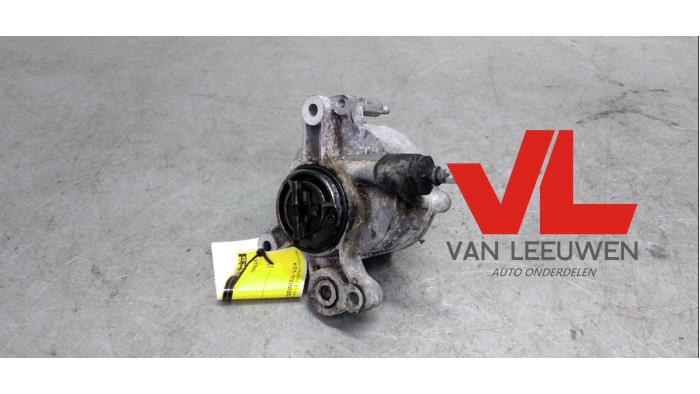 Vacuum pump (diesel) from a Volvo V50 (MW) 2.0 D 16V 2006
