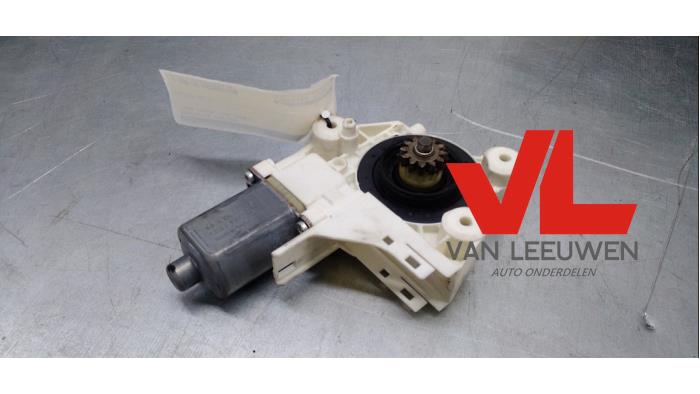 Usados Motor de ventanilla de puerta Ford Focus 2 1.6 TDCi 16V 90 Precio € 16,00 Norma de margen ofrecido por Van Leeuwen Auto Onderdelen