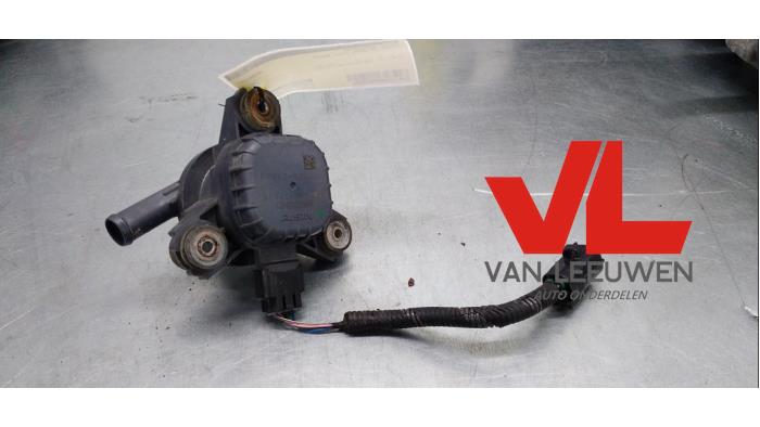 Begagnade Extra vattenpump Lexus CT 200h 1.8 16V Pris € 20,00 Marginaltabell erbjuds av Van Leeuwen Auto Onderdelen