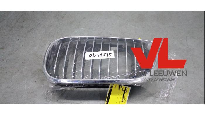 Nya Grill BMW 3 serie (E46/4) Pris € 12,10 Inklusive moms erbjuds av Van Leeuwen Auto Onderdelen