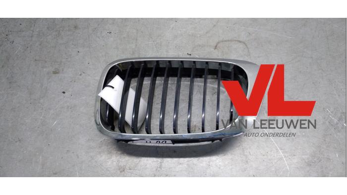 Nya Grill BMW 3 serie (E46/2) Pris € 19,36 Inklusive moms erbjuds av Van Leeuwen Auto Onderdelen