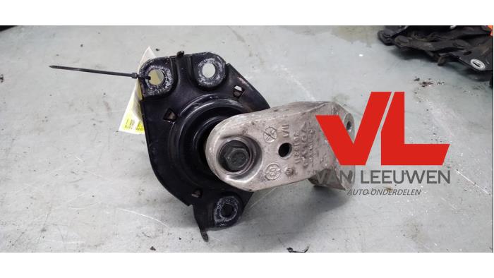 Used Engine mount Volvo V40 (VW) 2.0 16V Price € 20,00 Margin scheme offered by Van Leeuwen Auto Onderdelen