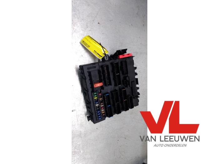 Begagnade Säkringsbox Opel Vectra C GTS 2.2 16V Pris € 40,00 Marginaltabell erbjuds av Van Leeuwen Auto Onderdelen