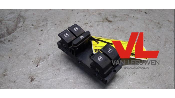 Usados Interruptor de ventanilla eléctrica Volkswagen Passat Variant (3C5) 2.0 FSI 16V Precio € 8,00 Norma de margen ofrecido por Van Leeuwen Auto Onderdelen