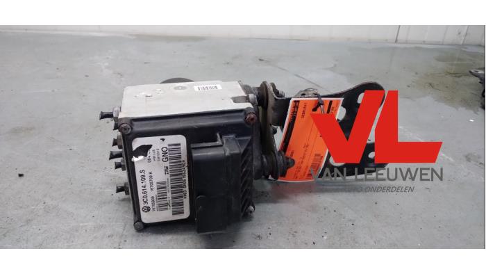 Begagnade ABS-pump Volkswagen Passat Variant (3C5) 2.0 FSI 16V Pris € 40,00 Marginaltabell erbjuds av Van Leeuwen Auto Onderdelen