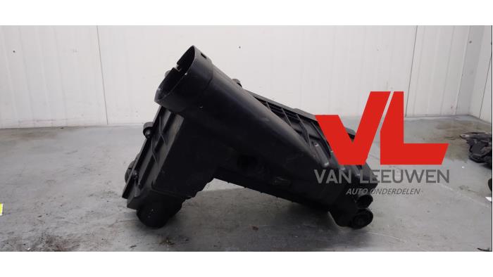 Begagnade Luftfilterhus Volkswagen Passat Variant (3C5) 2.0 FSI 16V Pris € 20,00 Marginaltabell erbjuds av Van Leeuwen Auto Onderdelen