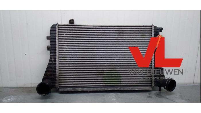 Usados Intercooler Volkswagen Passat Variant (3C5) 2.0 FSI 16V Precio € 28,00 Norma de margen ofrecido por Van Leeuwen Auto Onderdelen