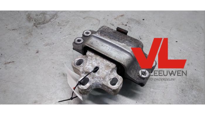 Usagé Support moteur Volkswagen Passat Variant (3C5) 2.0 FSI 16V Prix € 12,00 Règlement à la marge proposé par Van Leeuwen Auto Onderdelen