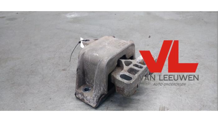 Used Engine mount Volkswagen Golf IV Variant (1J5) 1.6 Price € 12,00 Margin scheme offered by Van Leeuwen Auto Onderdelen