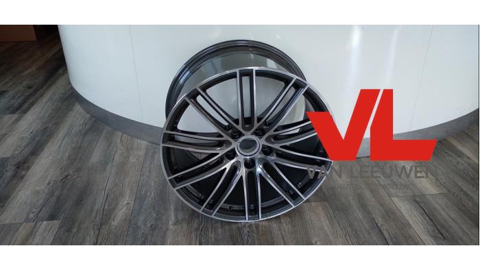 Używane Obrecz Porsche Panamera (971G) 4.0 V8 32V Turbo S E-Hybrid Cena € 920,00 Procedura marży oferowane przez Van Leeuwen Auto Onderdelen