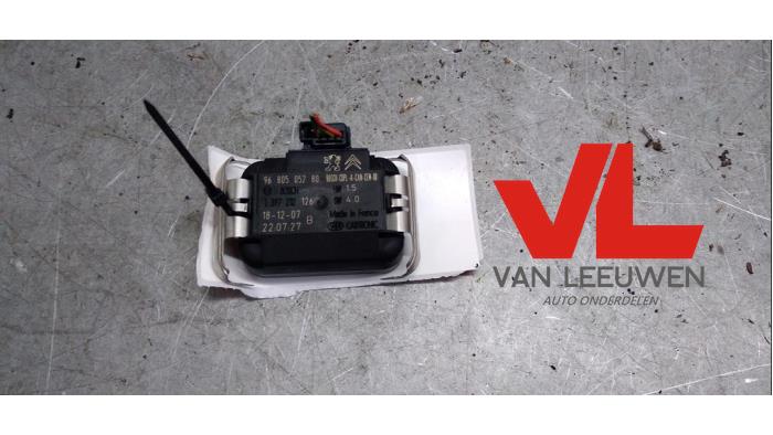 Begagnade Regnsensor Peugeot 308 (4A/C) 1.6 VTI 16V Pris € 12,00 Marginaltabell erbjuds av Van Leeuwen Auto Onderdelen
