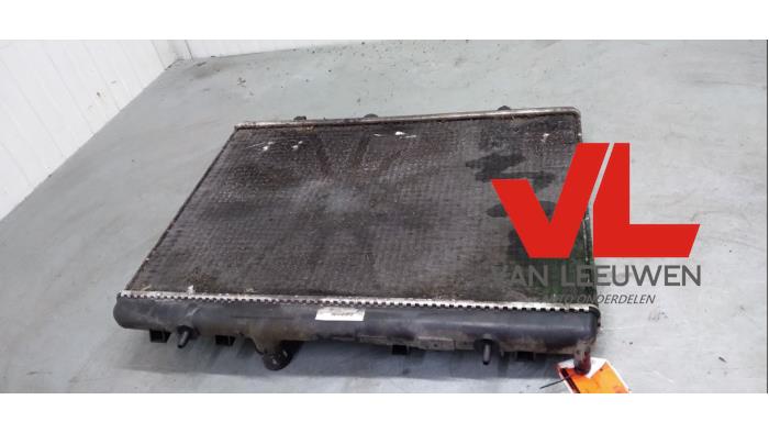 Used Radiator Peugeot 5008 I (0A/0E) 1.6 THP 16V Price € 20,00 Margin scheme offered by Van Leeuwen Auto Onderdelen