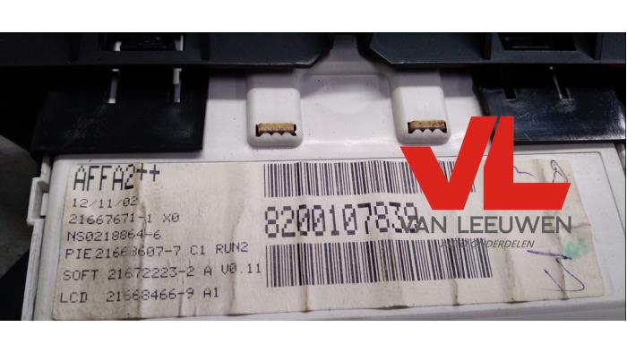 Begagnade Innerdisplay Renault Megane II (BM/CM) 1.6 16V Pris € 7,00 Marginaltabell erbjuds av Van Leeuwen Auto Onderdelen