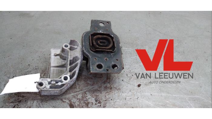 Used Engine mount Renault Megane II (BM/CM) 1.6 16V Price € 16,00 Margin scheme offered by Van Leeuwen Auto Onderdelen