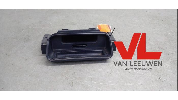 Begagnade Innerdisplay Renault Clio II (BB/CB) 1.6 16V Pris € 8,00 Marginaltabell erbjuds av Van Leeuwen Auto Onderdelen