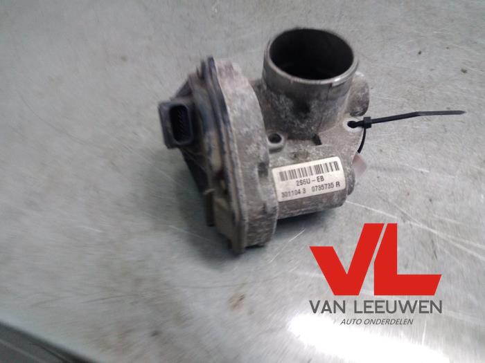 Used Throttle body Ford Focus C-Max 1.6 16V Price € 20,00 Margin scheme offered by Van Leeuwen Auto Onderdelen