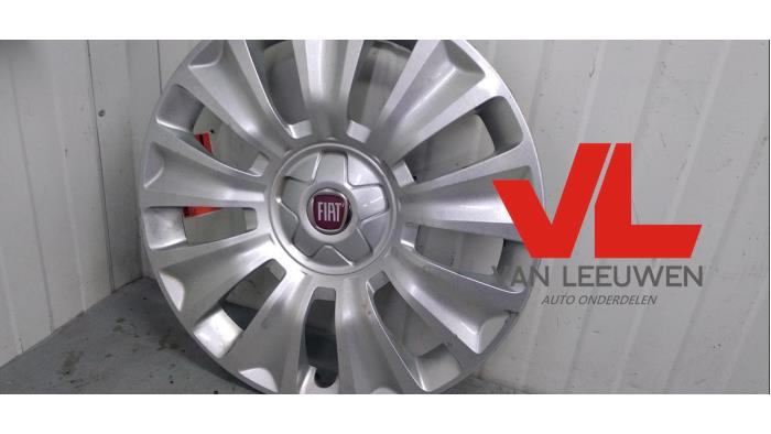 Używane Kolpak Fiat Rózne Cena € 12,00 Procedura marży oferowane przez Van Leeuwen Auto Onderdelen