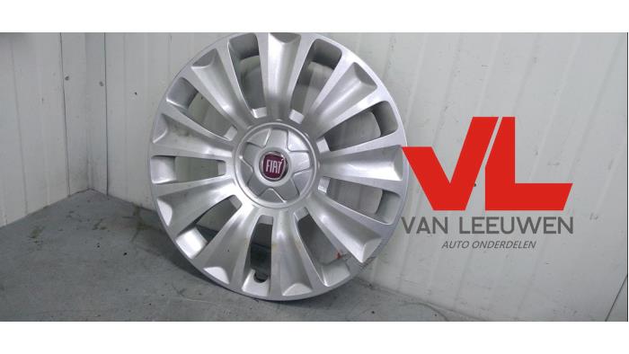 Używane Kolpak Fiat Rózne Cena € 12,00 Procedura marży oferowane przez Van Leeuwen Auto Onderdelen
