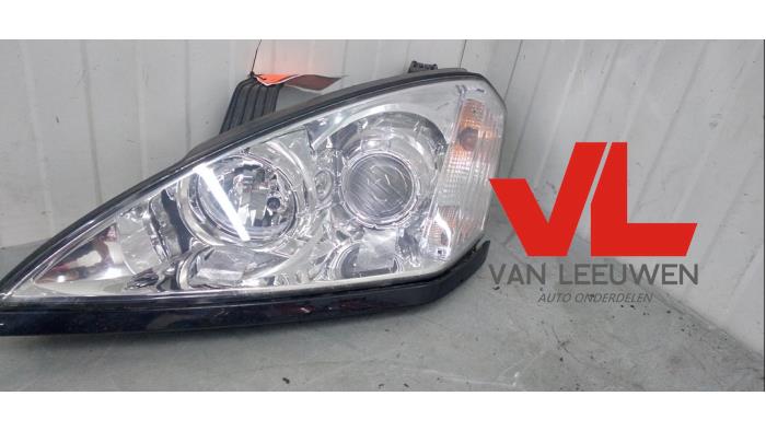 Używane Reflektor lewy Ssang Yong Kyron 2.0 M 200 Xdi 16V 4x2 Cena € 36,00 Procedura marży oferowane przez Van Leeuwen Auto Onderdelen