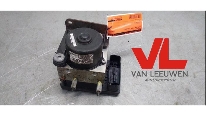 Usagé Pompe ABS Ssang Yong Kyron 2.0 M 200 Xdi 16V 4x2 Prix € 96,00 Règlement à la marge proposé par Van Leeuwen Auto Onderdelen