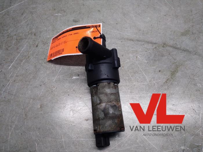 Begagnade Vattenpump Renault Grand Scénic II (JM) 2.0 16V Turbo Pris € 16,00 Marginaltabell erbjuds av Van Leeuwen Auto Onderdelen