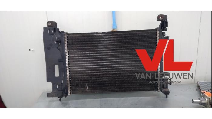 Usagé Radiateur Fiat Grande Punto (199) 1.4 16V Prix € 20,00 Règlement à la marge proposé par Van Leeuwen Auto Onderdelen