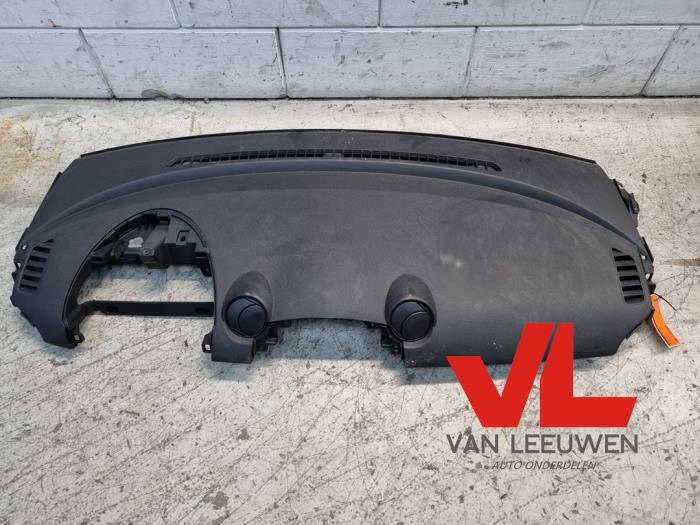 Usados Salpicadero Mazda 2 (DE) 1.3 16V MZR Precio € 125,00 Norma de margen ofrecido por Van Leeuwen Auto Onderdelen