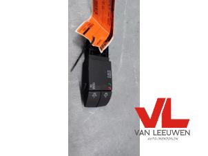 Używane Sterowanie komputera pokladowego Renault Clio IV Estate/Grandtour (7R) 0.9 Energy TCE 12V Cena € 5,00 Procedura marży oferowane przez Van Leeuwen Auto Onderdelen