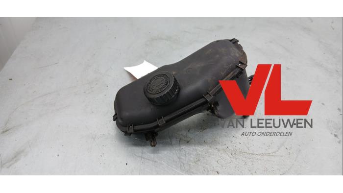 Begagnade Styrservotank Peugeot Partner (GC/GF/GG/GJ/GK) 1.6 HDI 75 16V Pris € 14,99 Marginaltabell erbjuds av Van Leeuwen Auto Onderdelen