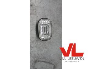 Neuf Clignotant protection avant gauche Toyota Avensis Prix € 6,00 Prix TTC proposé par Van Leeuwen Auto Onderdelen